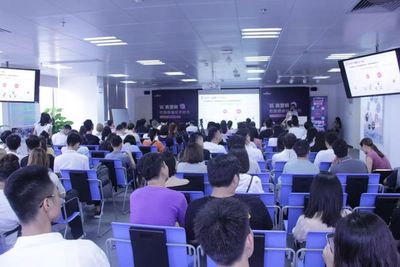 数据赋能，智赢未来 大数据如何重塑电商与在线服务的品牌发展之路